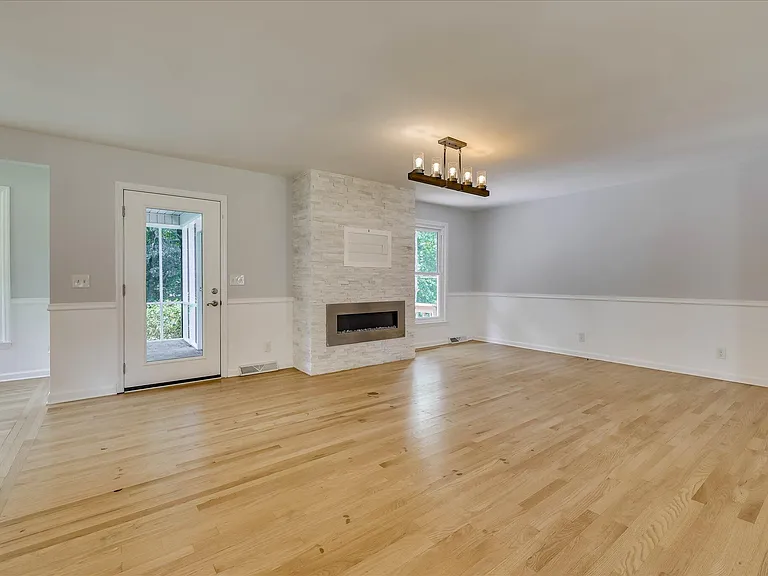 2111 Huron Dr — Photo 7