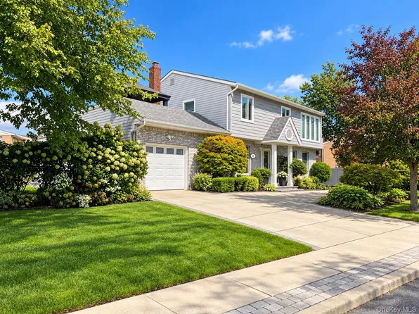 28 Florence Avenue, Freeport, NY 11520