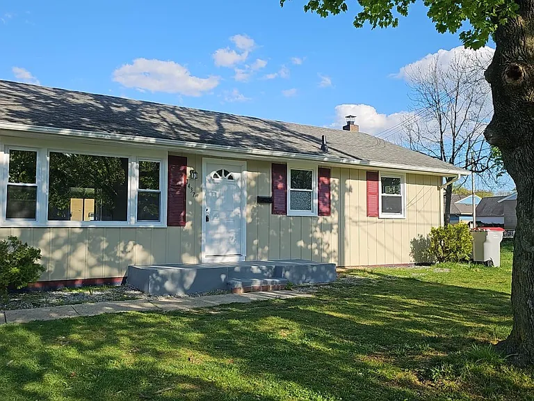 1437 Blackburn Ct — Photo 1