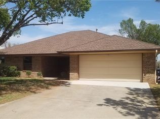 6916 Woodridge Ave, Oklahoma City, OK 73132