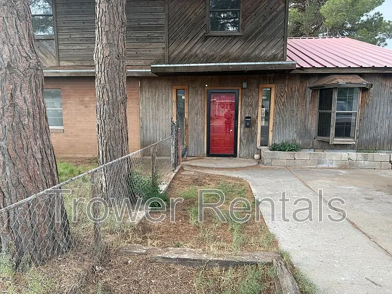 406 San Jacinto St — Photo 31