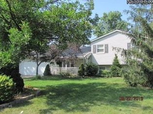 422 Oaknoll Dr, Amherst, OH 44001