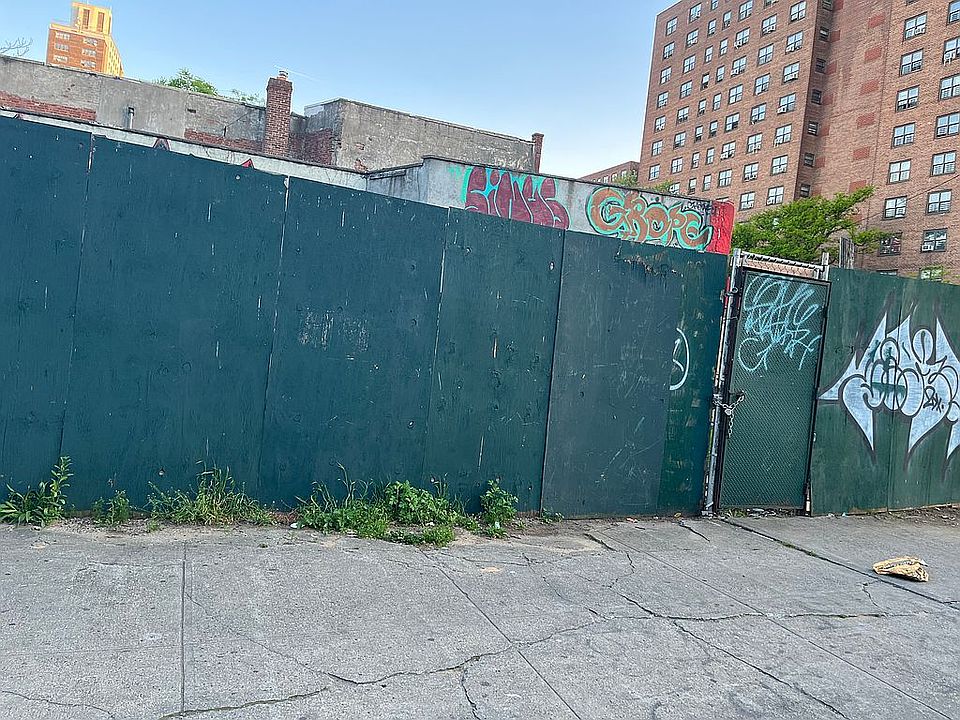 2nd image of 434 Blake Ave