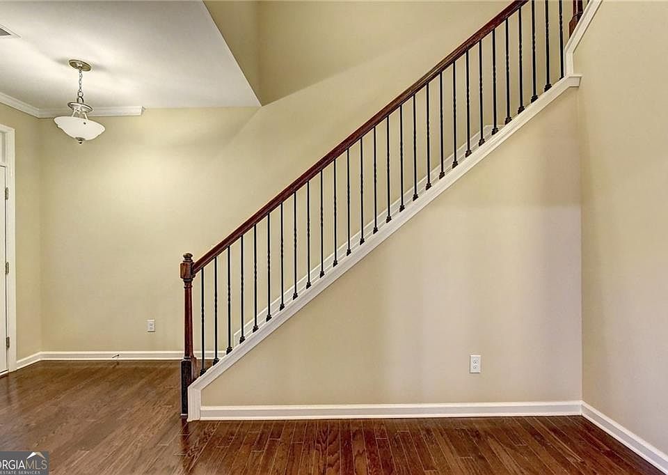2nd image of 1075 Hampton Oaks Dr