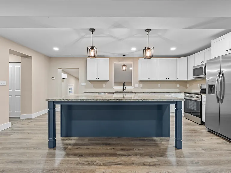 325 W Reliance Rd — Photo 4