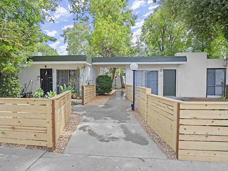 15432 Gault St — Photo 9