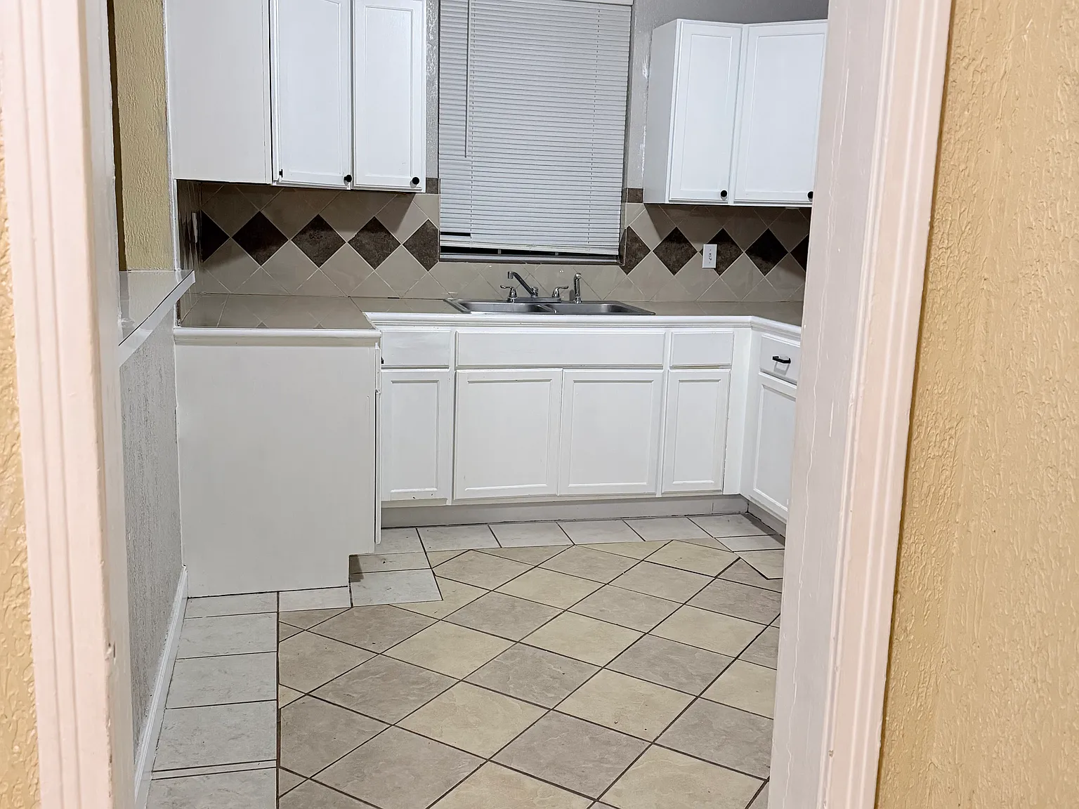 3 bed, 1116 sqft, $1,500 — Photo 2