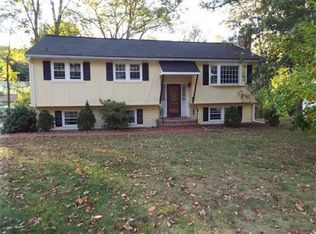 8 Olde Berry Rd, Andover, MA 01810