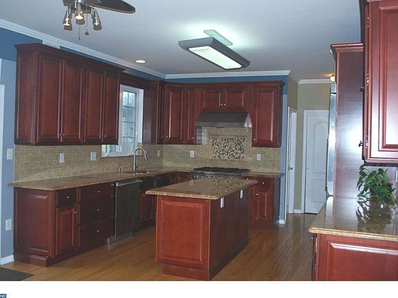 3rd image of 35 Rembrandt Way