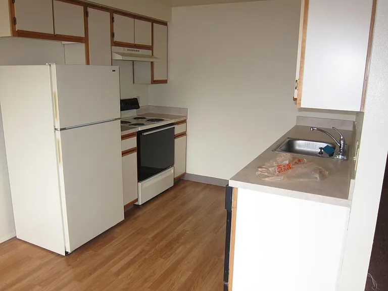 525 NW 8th St #8 — Photo 4