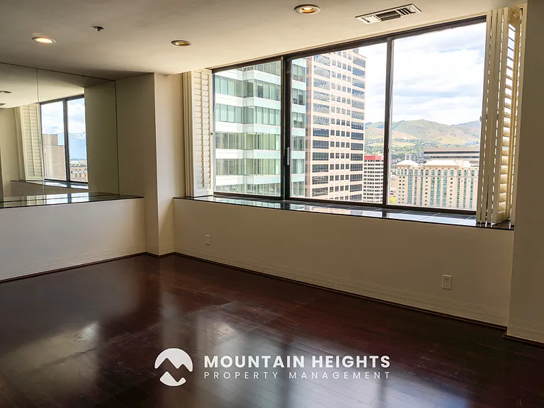 48 W Broadway #1-1708N — Photo 14
