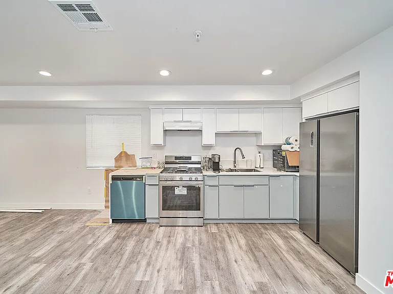 601 1/4 W 41st Pl — Photo 6