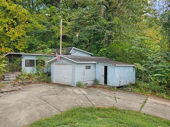 4th image of 80 Pine Tree Dr