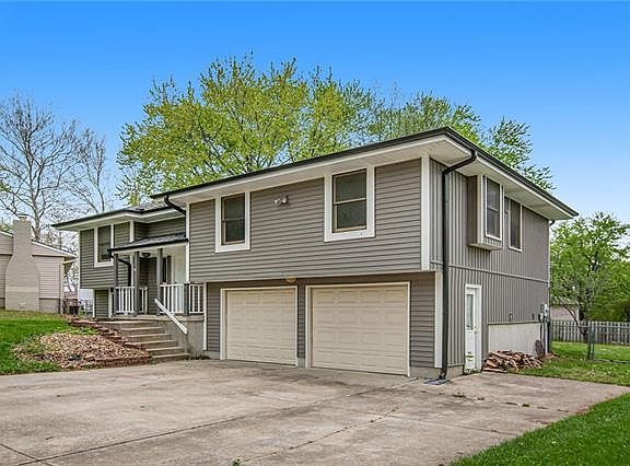 3rd image of 2111 Calumet Dr
