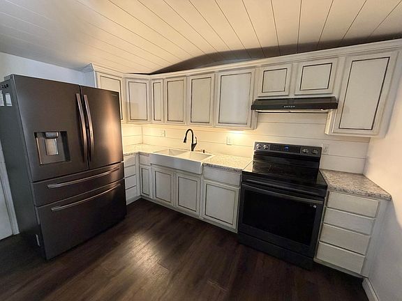 3rd image of 348 Beach Ave SE