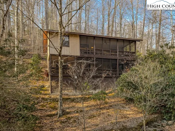 212 River Loop Loop, Newland, NC 28657