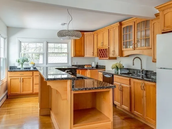 212 W Plain St #B, Wayland, MA 01778