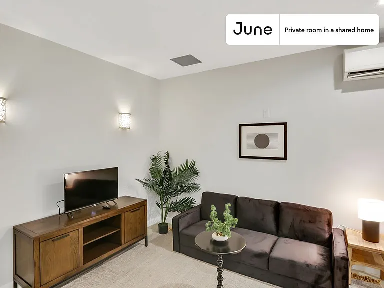 1226 Bedford Ave #E — Photo 8