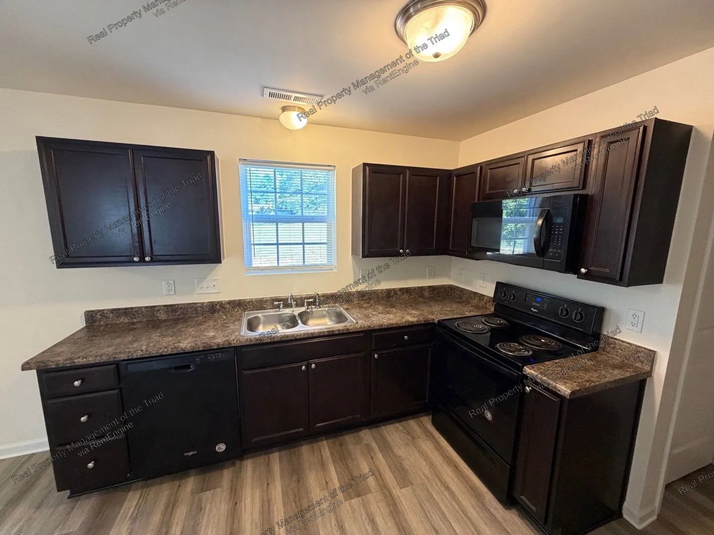 4 bed, 2.5 bath, 1713 sqft, $1,795 — Photo 4