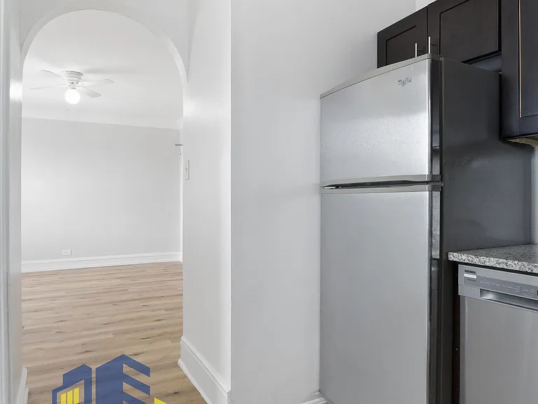 The Ashland Tower Modern Living in the Heart of Rogers Park — Photo 40