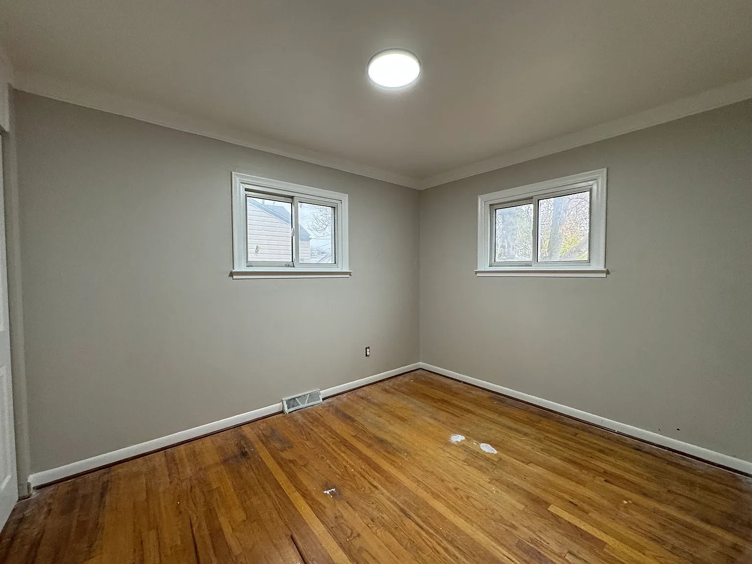 1202 E George Ave — Photo 3