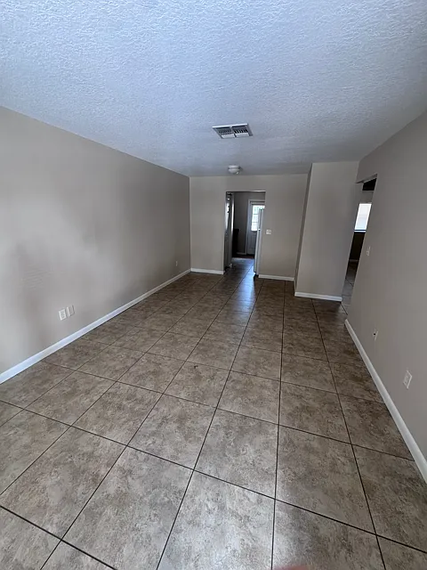 2 bed, 1.0 bath, $1,400 — Photo 4