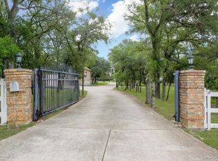 424 Honey Oaks Ln, San Antonio, TX 78253
