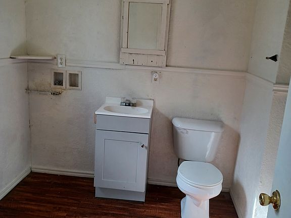 3/4 Bath w/washer/dryer hookups