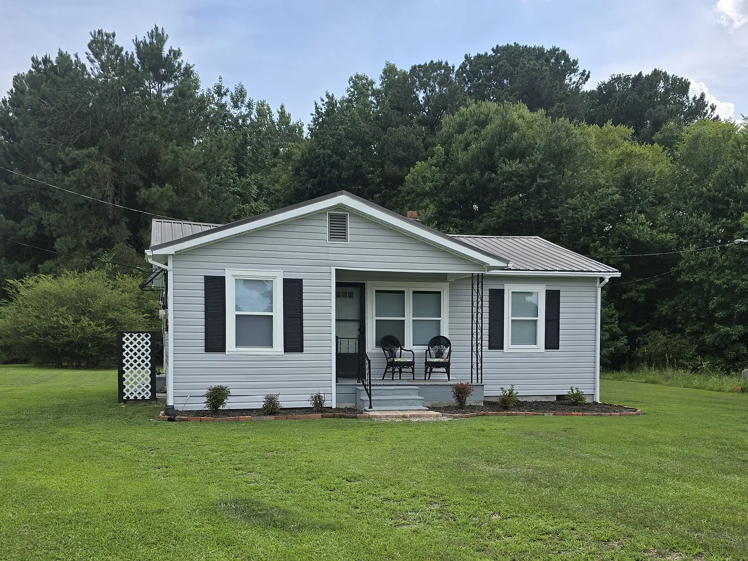 3 bed, 720 sqft, $1,250 — Photo 2