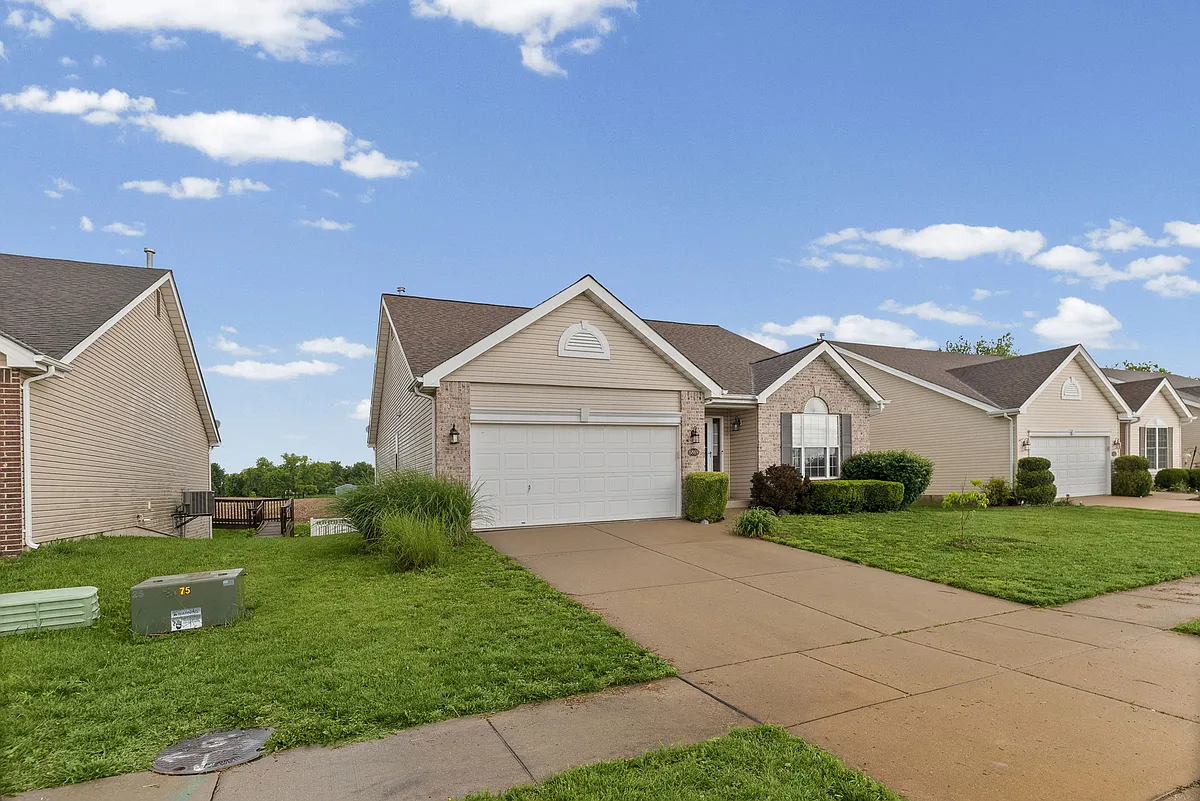 Building Photo - 6869 Manchester Dr
