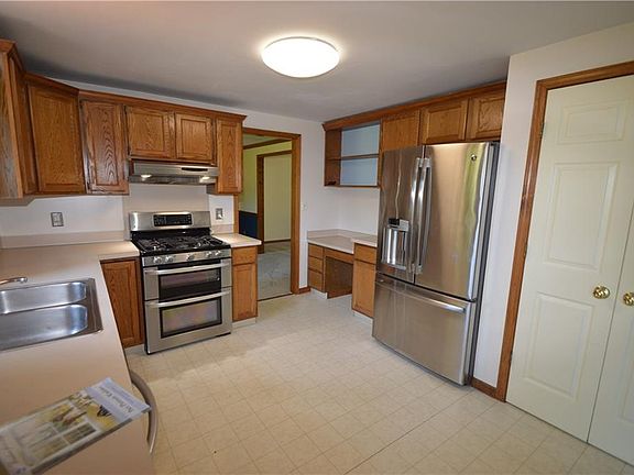 4th image of 4222 Streamwood Dr