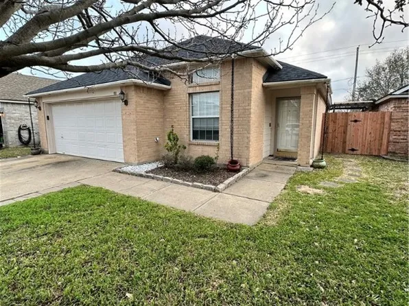 105 Belle Ln, Port Lavaca, TX 77979