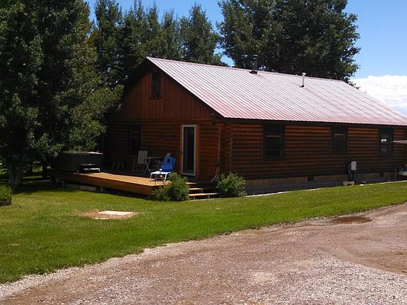 Four-stall barn
						:
						Houses exercise room and game room.