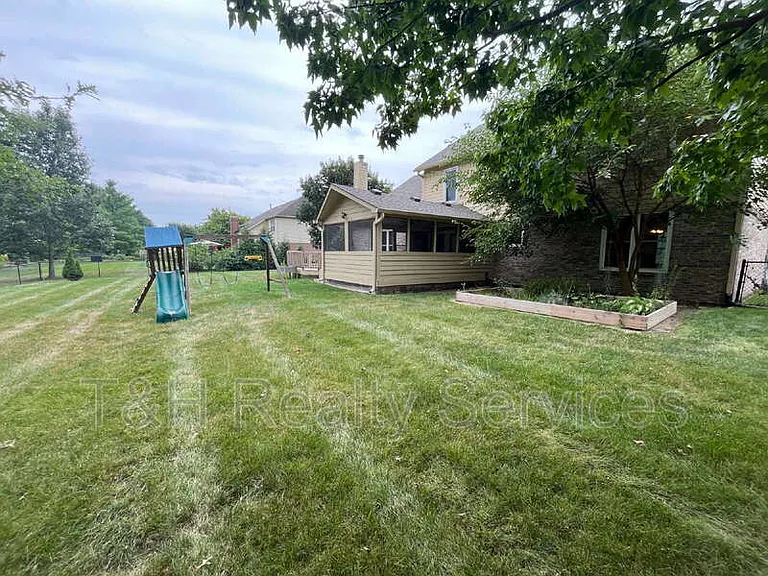 11451 Sutton Place Dr E — Photo 24