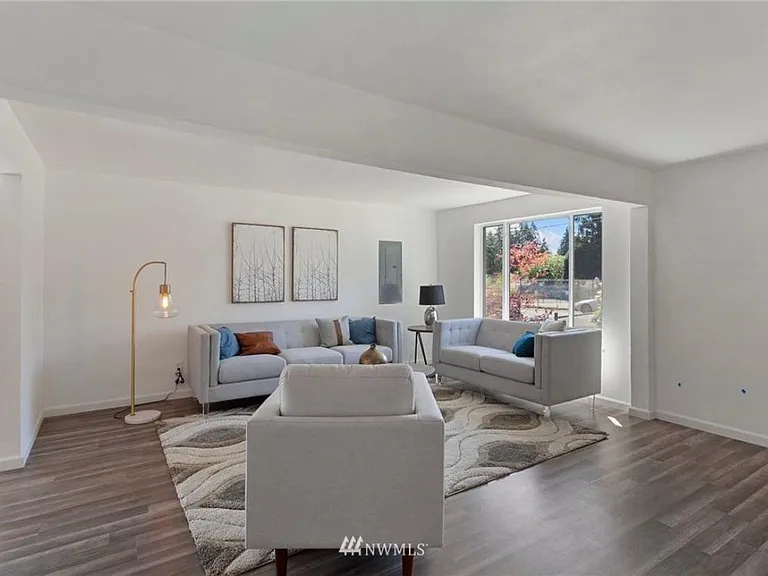 1014 SW 126th St — Photo 2