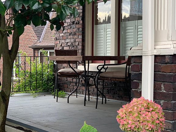 Front Porch.... perfect for morning coffee!