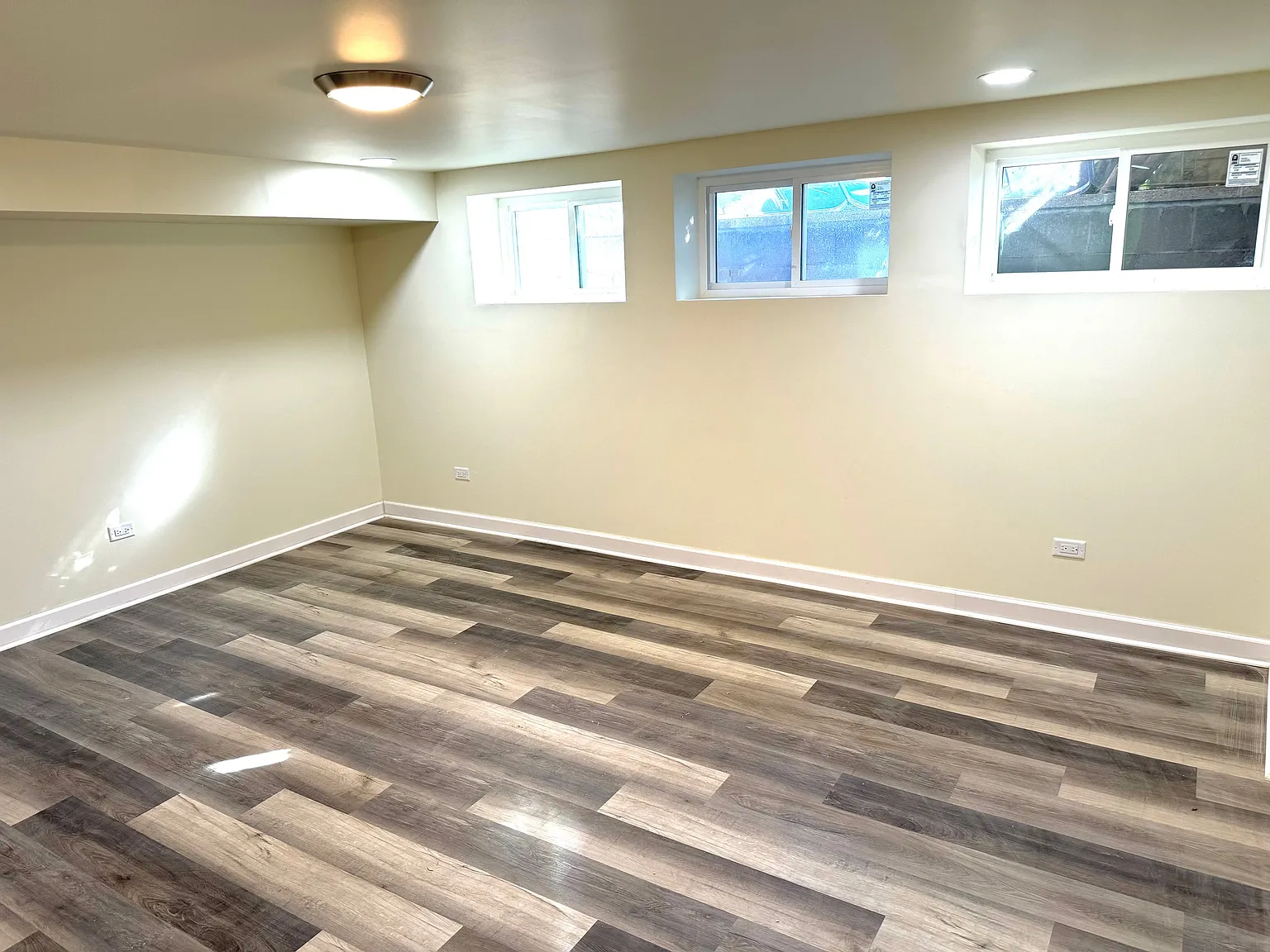2 bed, 1000 sqft, $1,700 — Photo 2