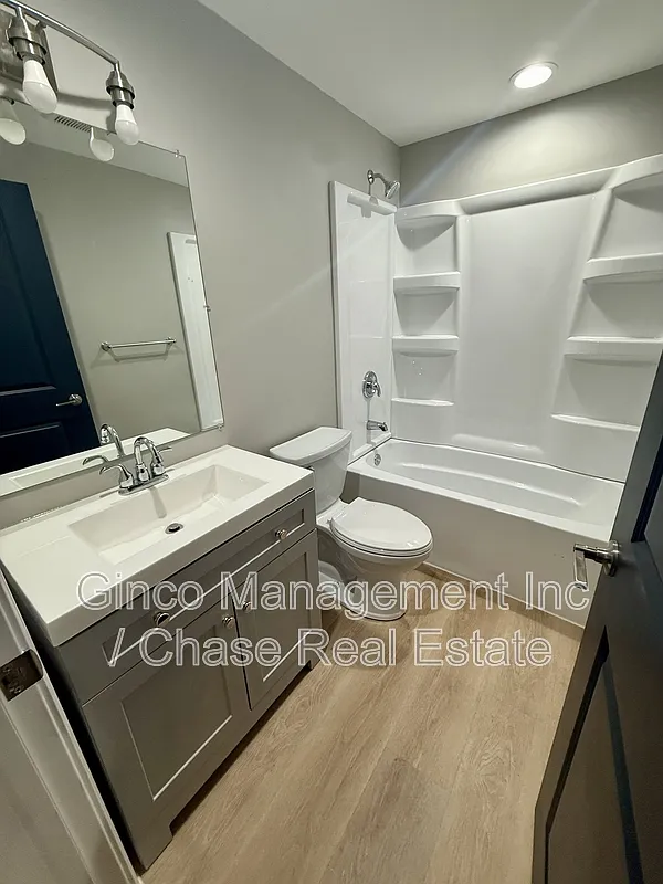 2 bed, 1.0 bath, 800 sqft, $1,400 — Photo 2
