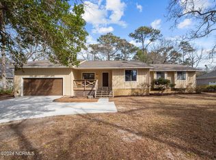 202 Hickory Ln, Hampstead, NC 28443