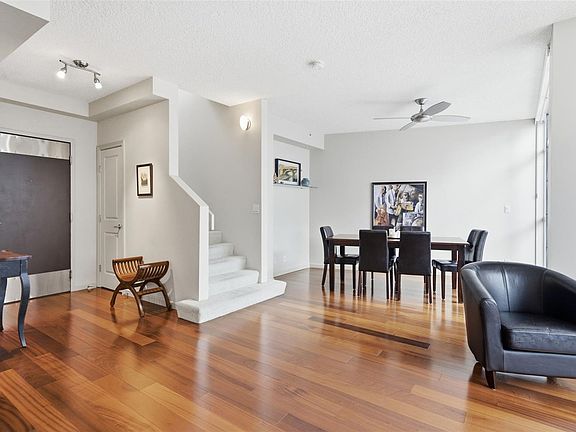 3rd image of 827 Fairfield Rd #609