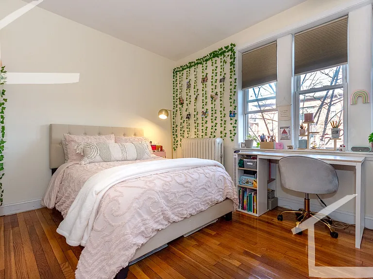 39 Egmont St #4 — Photo 2