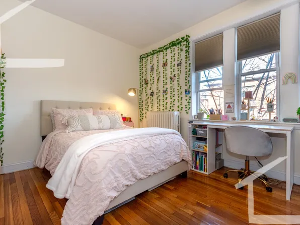 34 Egmont St #3C, Brookline, MA 02446