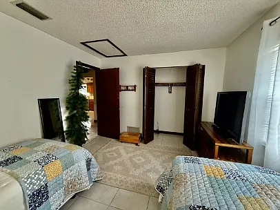 1114 S Pearl St — Photo 2