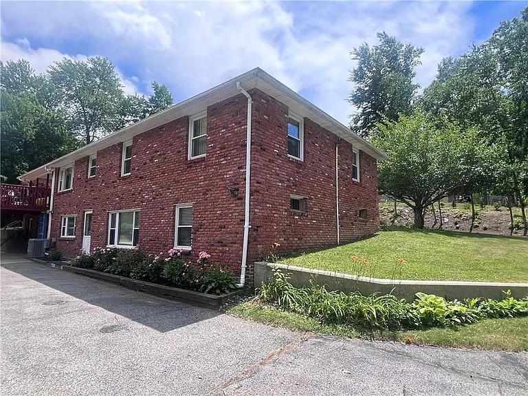 77 Victoria St — Photo 2