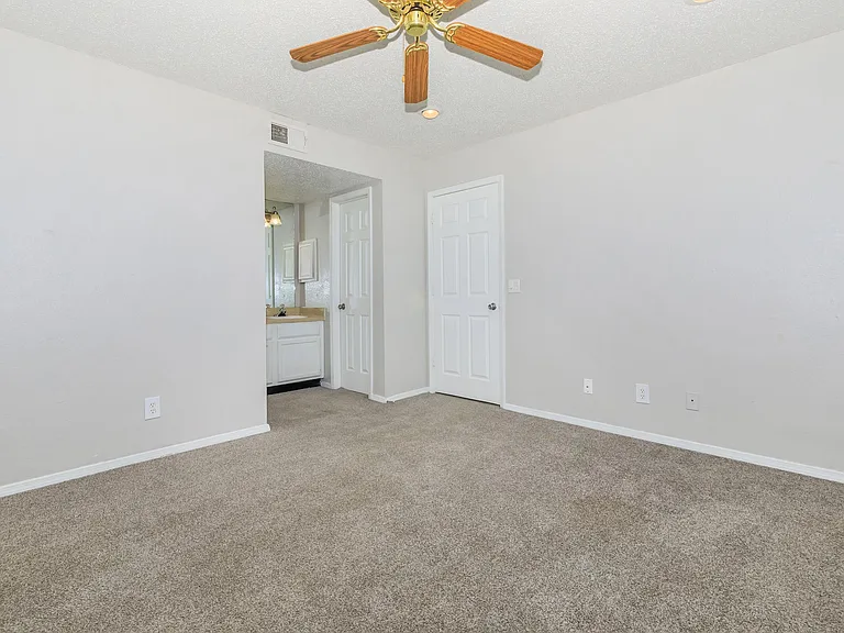 Lincoln Glens Apartments — Photo 50