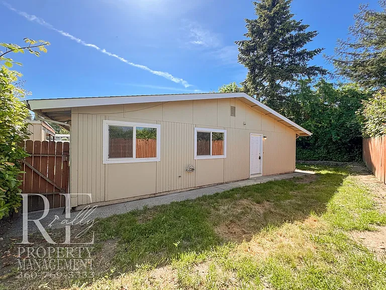 2733 Hefner Ave — Photo 18