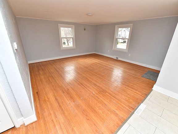 5th image of 111 Gardner Ave