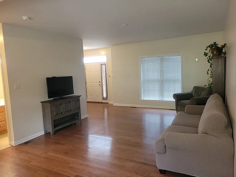 807 Berne Ct #807 — Photo 3