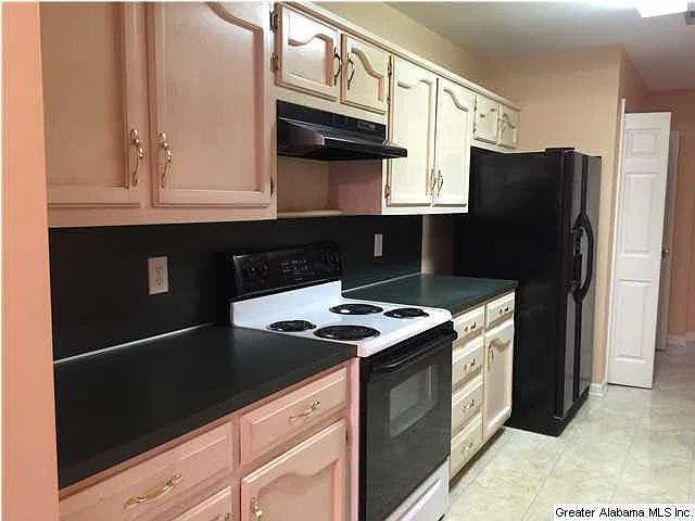 3 bed, 2.5 bath, 1600 sqft, $1,600 — Photo 2