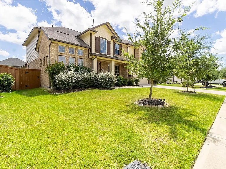 3010 Flora Manor Dr — Photo 3